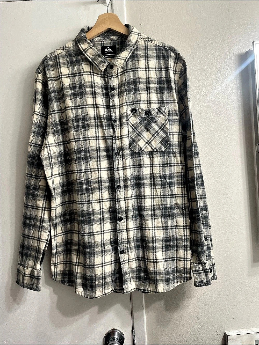 Quiksilver Men's Plaid Button Down Gray & White Large